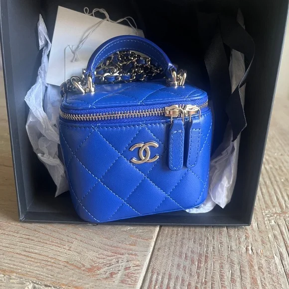 CHANEL Blue Mini Vanity Top Handle with Gold Hardware - Picture 9 of 10